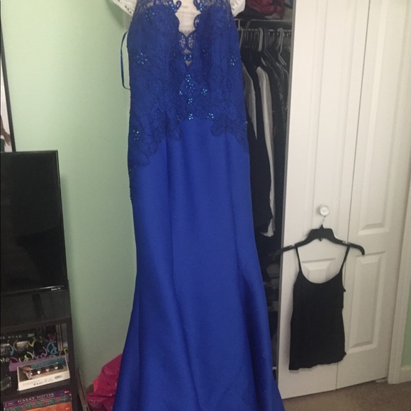 trumpet illusion neck beaded prom dress - Picture 3 of 7